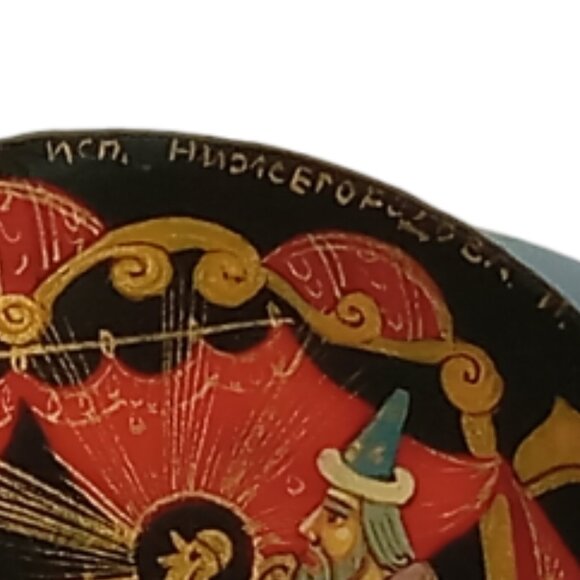 Vintage Russian Hand Painted Fairy Tales Lacquered Brooch Pin, Collectible Pin - Picture 11 of 11